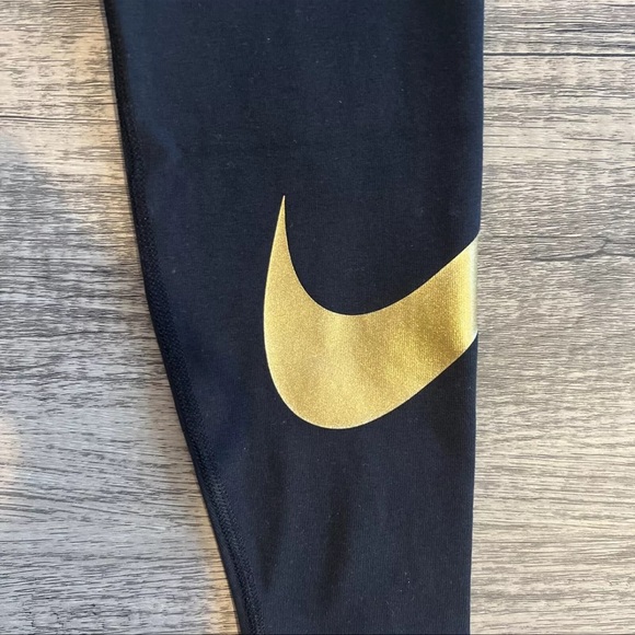 Nike Women’s Leggings Black/Gold Size XS - Picture 2 of 5